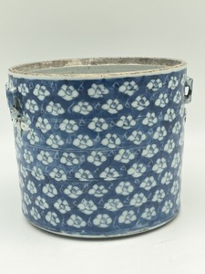 chinese. 19th century blue & White porcelain jar