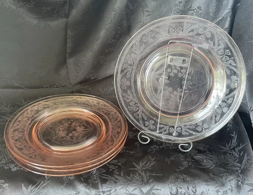 Set Of 4 Luncheon 8” Plates Vintage Pink Depression Glass Cloverleaf Pattern