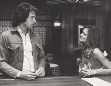 The Parallax View 1974 Warren Beatty talking bar scene 10x8 Press Movie Photo