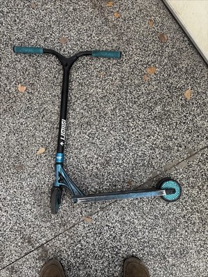 Envy PRODIGY S7 Custom: Bars Grips Fork  Wheels. Great Condtion Great Scooter