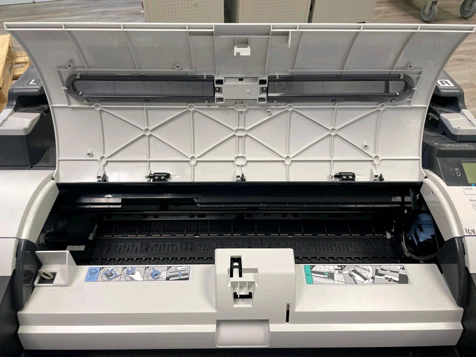 Impresora Canon ImagePROGRAF IPF680  Foto 4 de 4