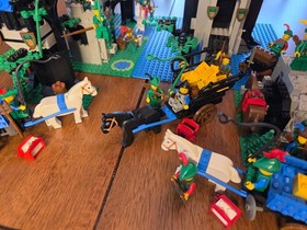 Lego Forestmen. All 7 original series sets. 6066,6054,1974,6077,1680,1877,6071