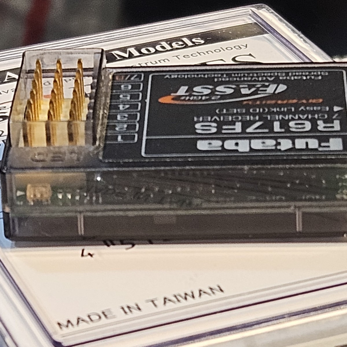ラジコンヘリFutaba R617FS 7チャンネル受信機 ラジコンヘリFutaba R617FS 7チャンネル受信機 ラジコンヘリ