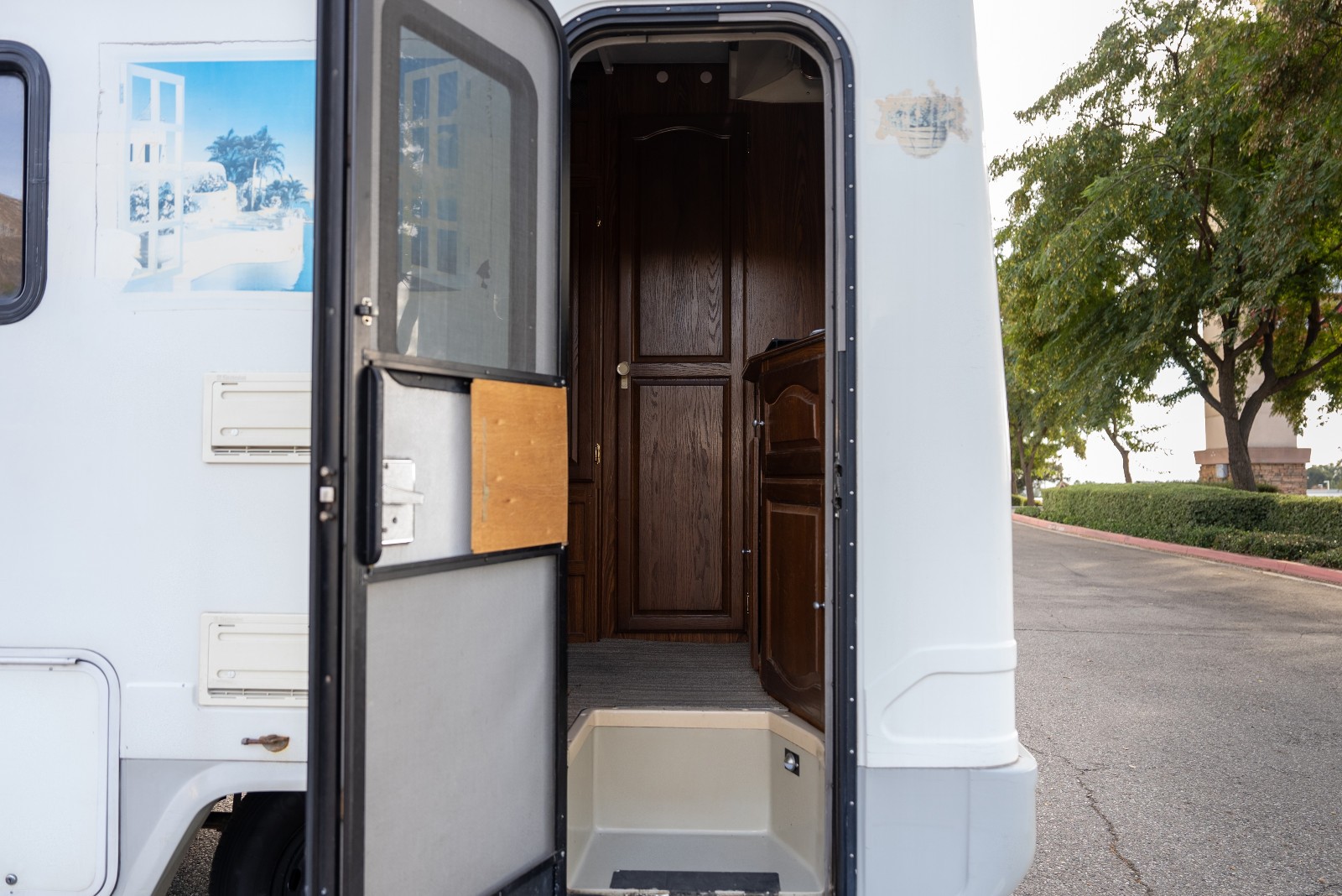 Isuzu ELF 4WD Diesel RV