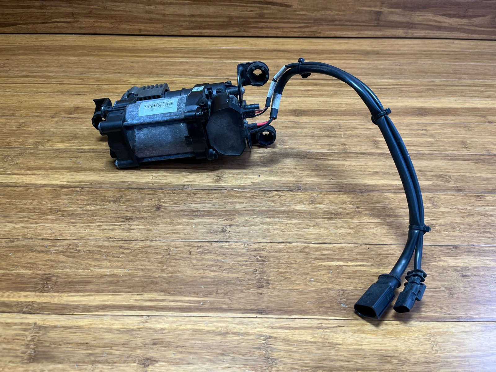 2017-2020 Maserati Levante M161 Airmatic Air Suspension Compressor Pump OEM