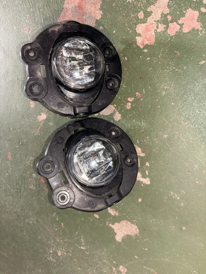 Luces antiniebla Ram 1500 Classic 2019-2024 Warlock mopar de fábrica Foto 4 de 4