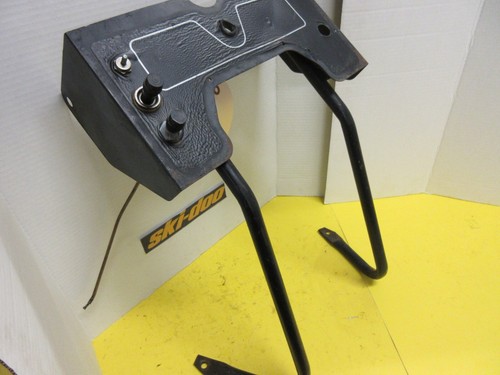 vintage 1972 Ski-Doo olympique dash+ handlebar support + lighter + decompressor - Picture 3 of 7