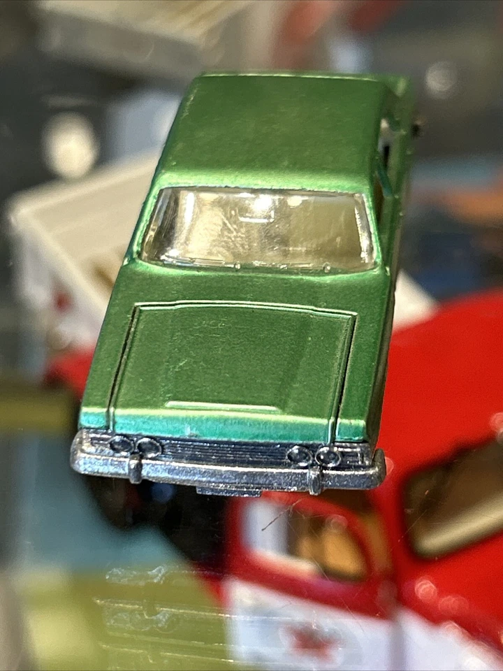 Matchbox Lesney Superfast 53 Ford Zodiac MK. IV Piezas móviles verde claro Foto 4 de 4