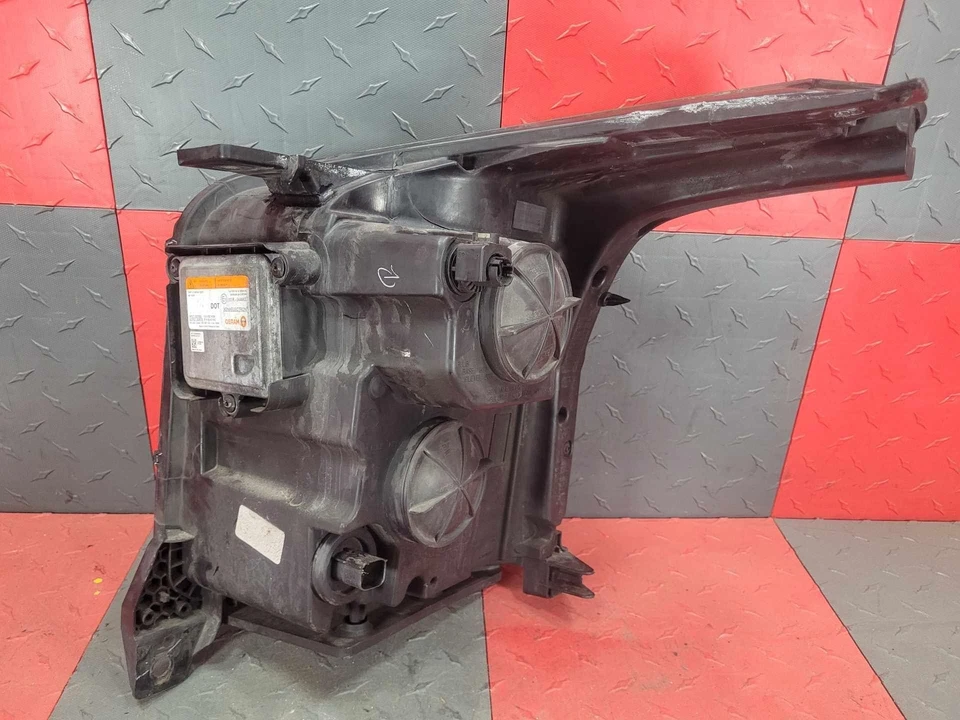 15-20 GMC Yukon Denali OEM RH Passenger HID Headlight Assembly (1 Repaired Tab) - Image 3 of 4