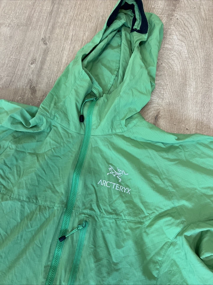 Arcteryx Women's ultra lightweight running jacket hooded size L - Image 2 of 4