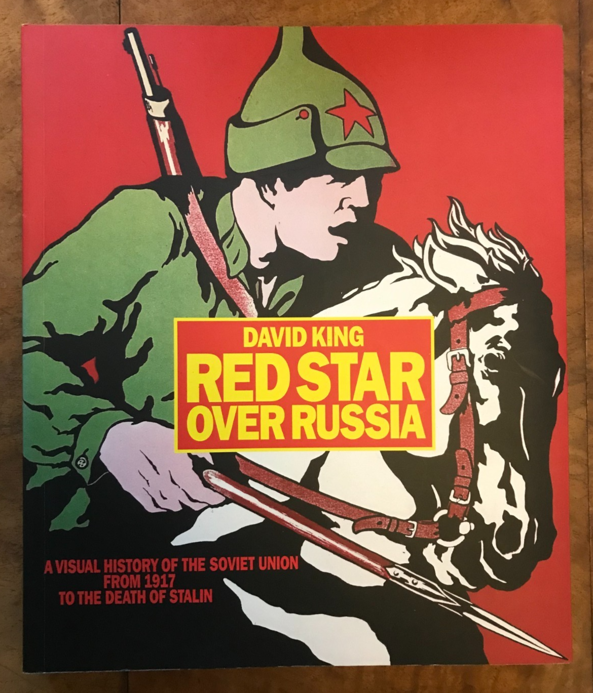 Red Star Over Russia: A Visual History of the Soviet Union: A... - David King