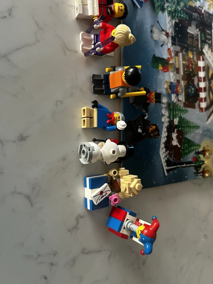 LEGO 10199 Winter Toy Shop, photo 4 of 5