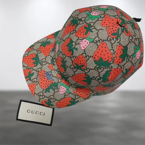 Authentic GUCCI Cap GG Supreme Strawberry Print strawberry print