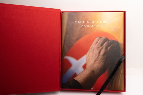 Mackenzie Thorpe A Crossroads Limited Edition Book with Strange Fruit 92/595 - 第 7/19 張圖片