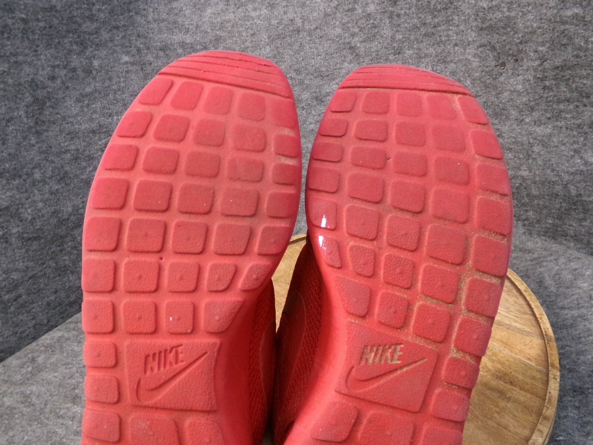 roshe run triple red