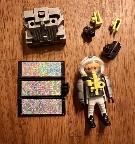 PLAYMOBIL SPACE Solar Panels Astronaut Figure Engine Replacement Parts Lot 3080 - Picture 2 of 2