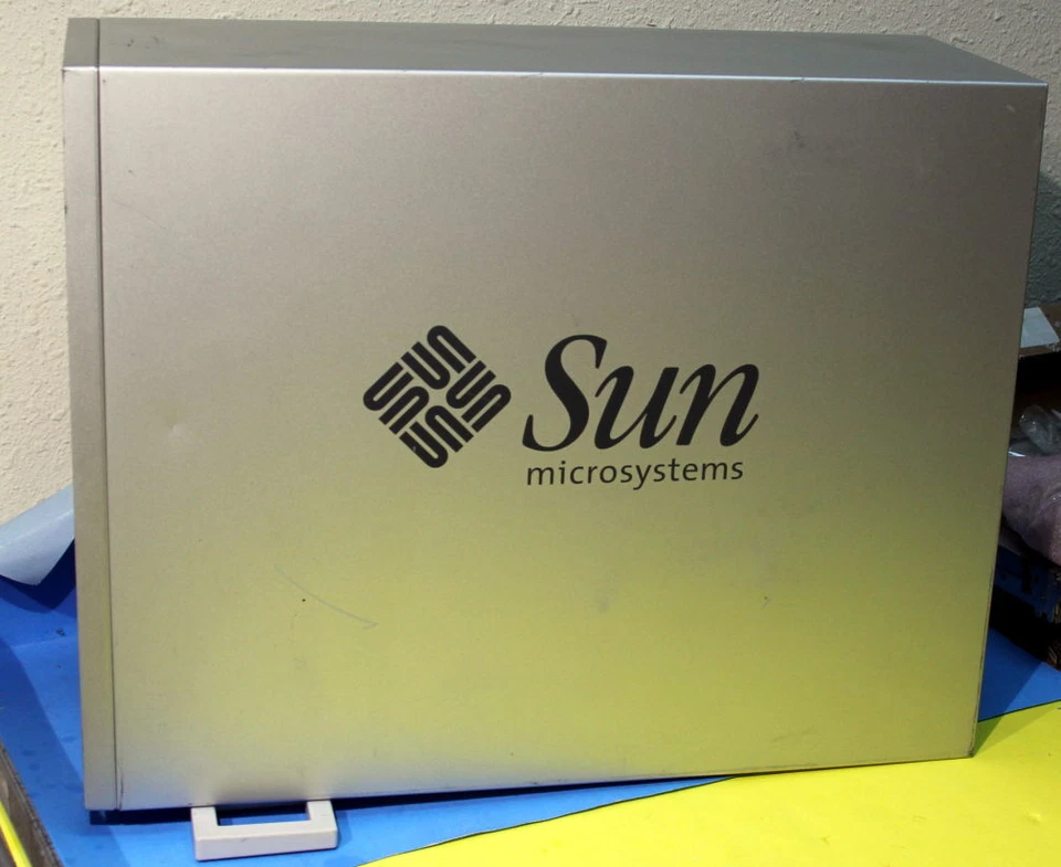 SUN Ultra 45 2x UltraSPARC-IIIi 1.6GHz 8Gb Dram XVR-2500 80GB HDD DVD - Image 3 of 4