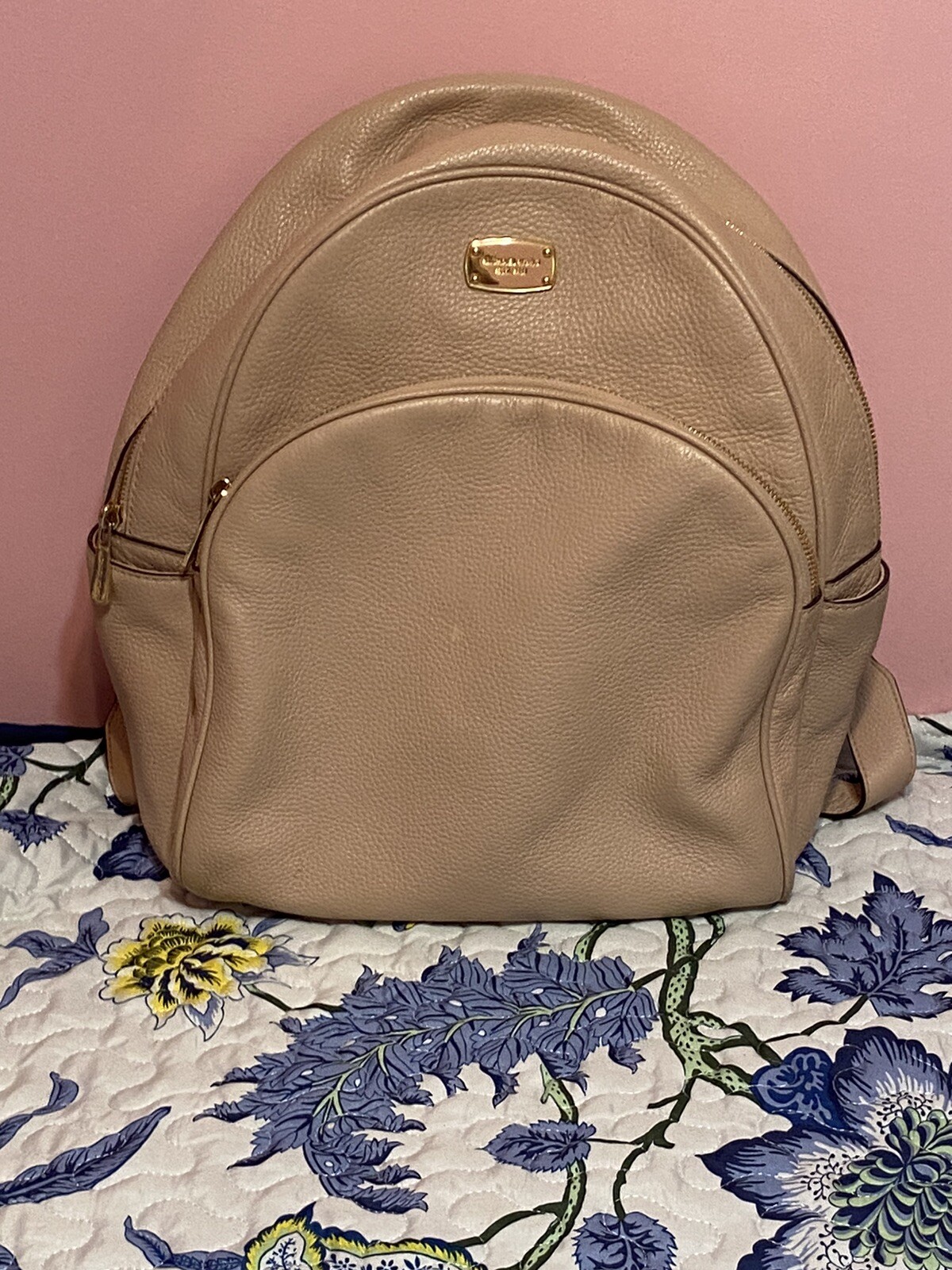 MICHAEL KORS BACKPACK Abbey Signature Beige / Black C… Gem