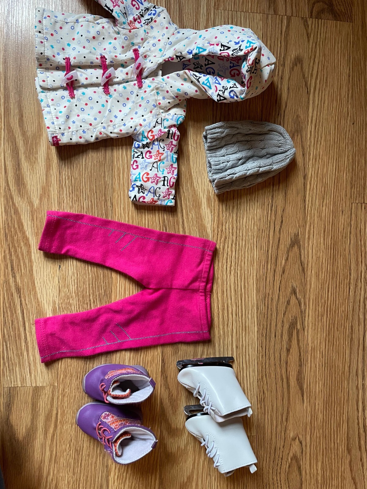 American Girl Winter Outfit: boots, ice skates, coat and pants! RARE super cute