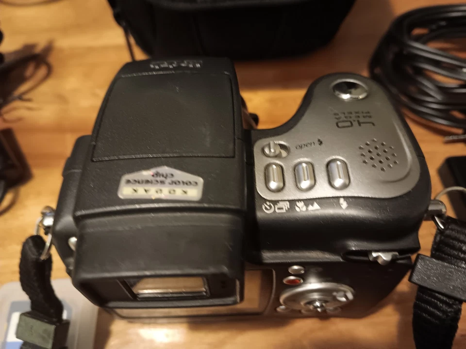 Kodak EasyShare DX6490 - 4.0MP Digital Camera - Black w/ LowePro Carrying Case - Image 3 of 4