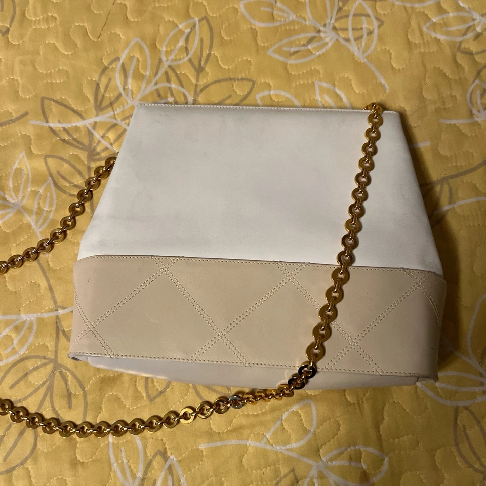 Salvatore Ferragamo so the monedero con cadena en buen estado, blanco en beige Foto 2 de 4