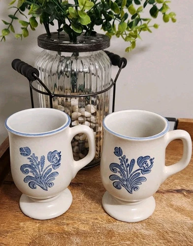 Vtg Pfaltzgraff Yorktowne Set of 2 Pedestal Footed Tall Coffee Mugs Excellent 