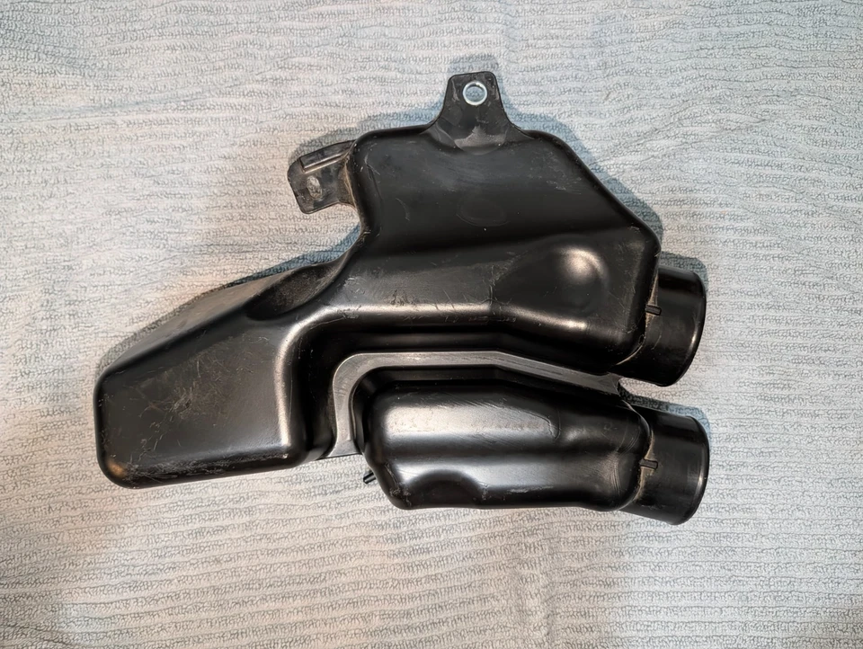 GENUINO TOYOTA 10-23 4Runner FJ Cruiser 4.0L RESONADOR DE ADMISIÓN DE AIRE 17893-31130 Foto 2 de 3