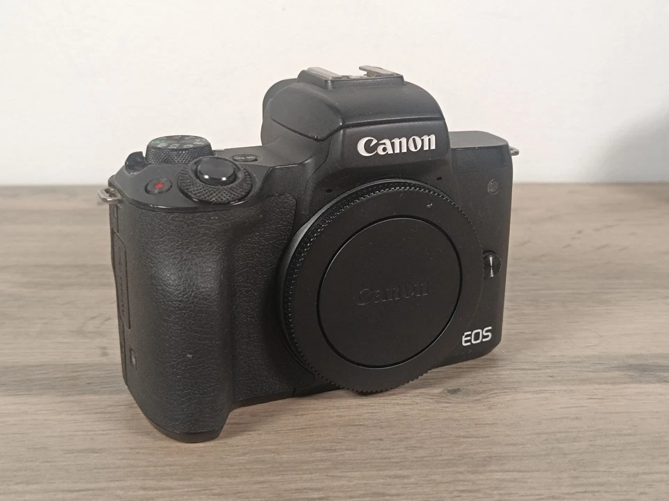 Canon EOS M50, photo 1 of 5
