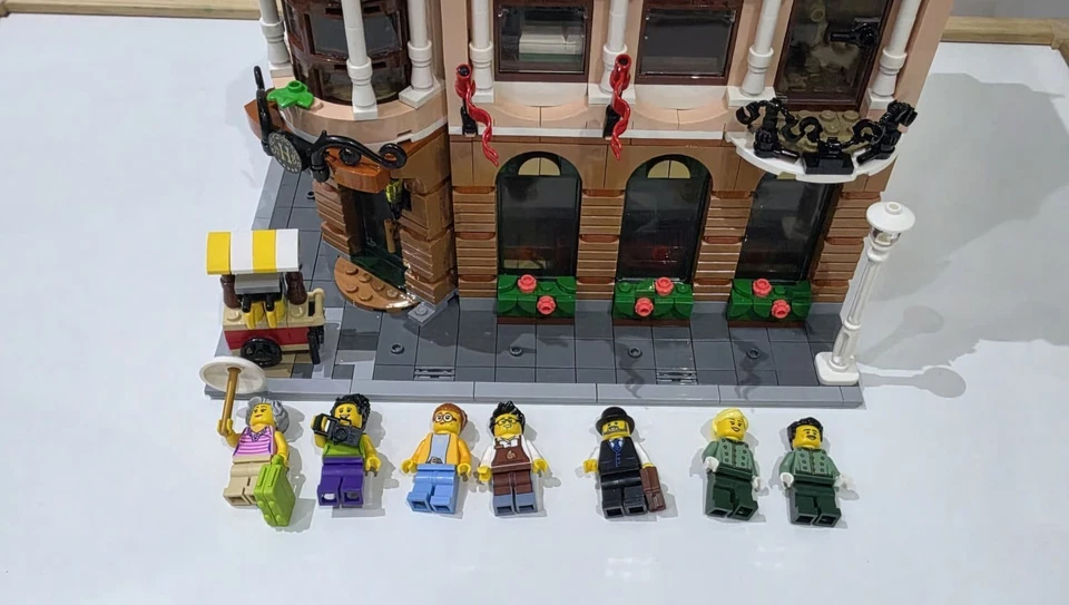 LEGO Modular Buildings 10297 Boutique Hotel, foto 4 di 5