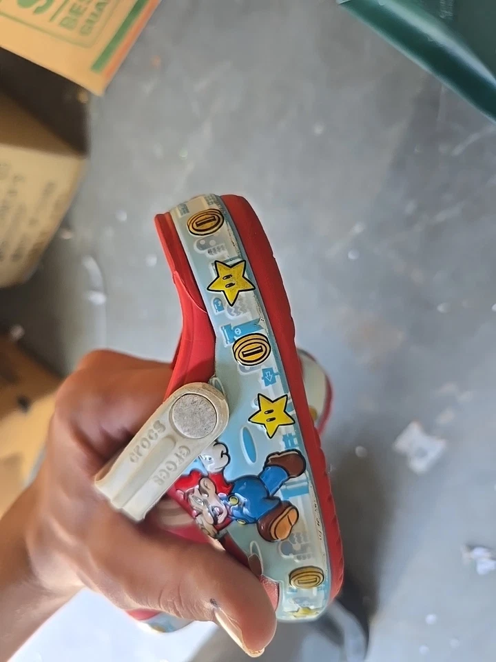 Crocs iluminados Super Mario talla C6 funcionando Foto 2 de 4