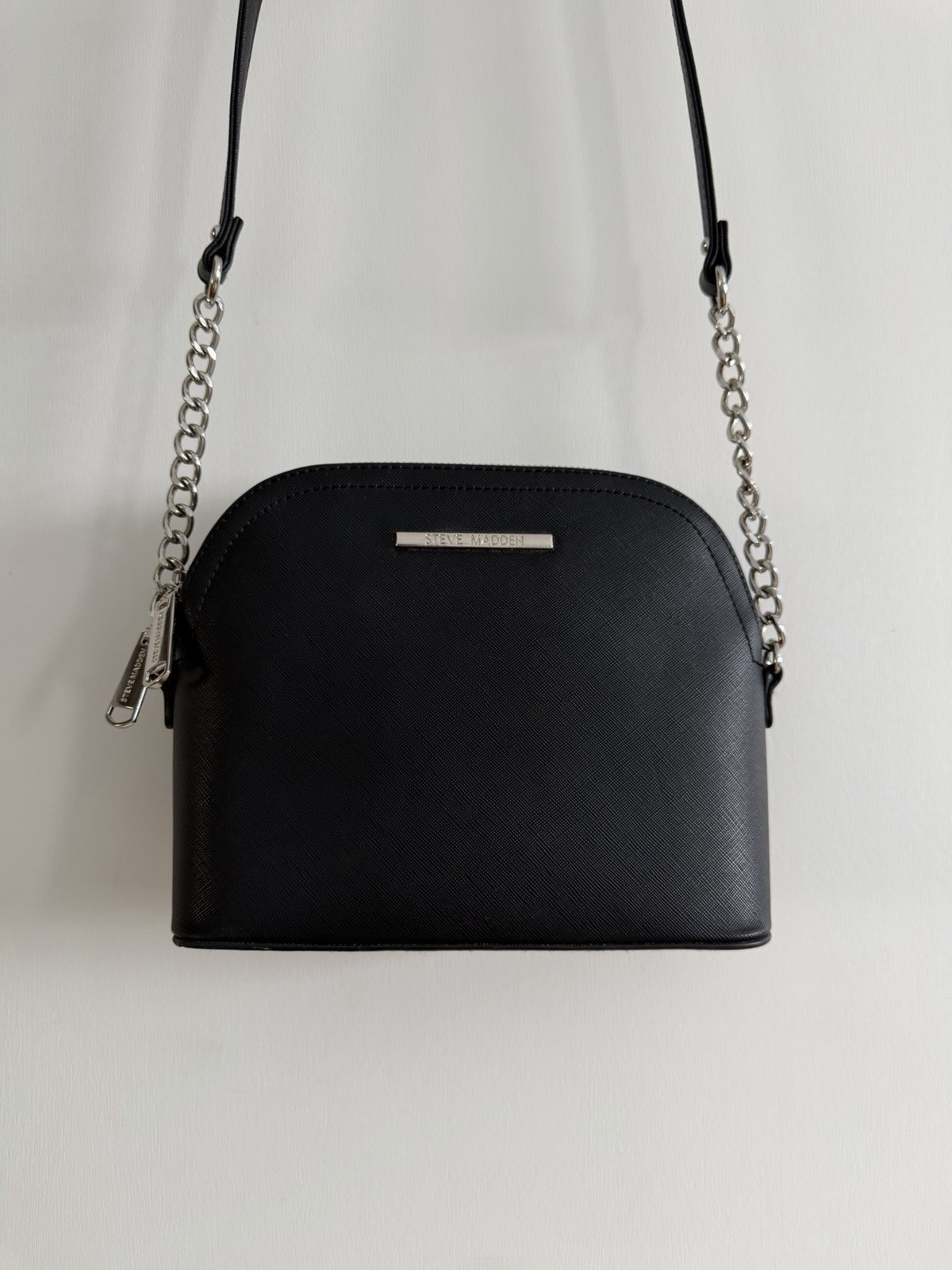 Steve Madden Women's Crossbody Bag Purse Silver Features EUC