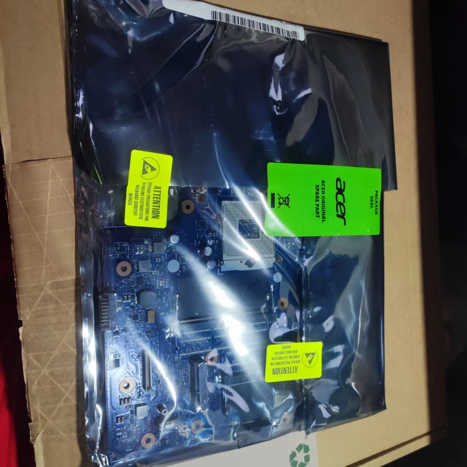 Acer Aspire V3-771 motherboard ref : NB.RYR11.001 - Image 2 of 2