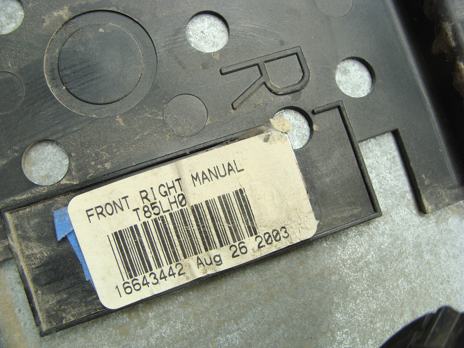 2003 INTERNATIONAL 7400 RIGHT FRONT MANUAL WINDOW REGULATOR T85LH0 