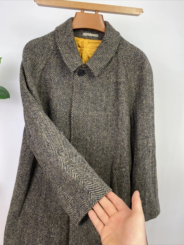 Magee (44S) Donegal Tweed Overcoat Mens CORRIB Herringbone Raglan Balmacaan Coat - Image 3 of 4