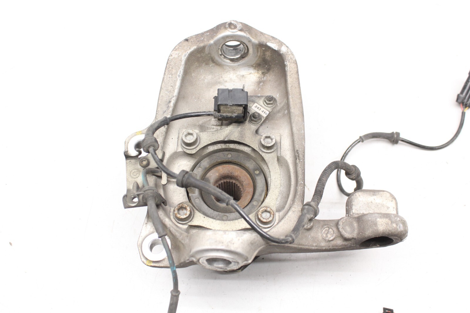 03-11 Maserati Quattroporte S M139 Front Right Side Spindle Knuckle Hub OEM 