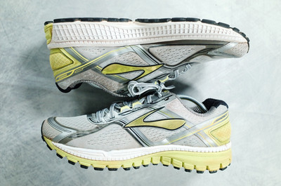 Brooks Ghost 8 Men Sz 11 Medium D Running Grey/Adrenaline Green Sneakers Outdoor
