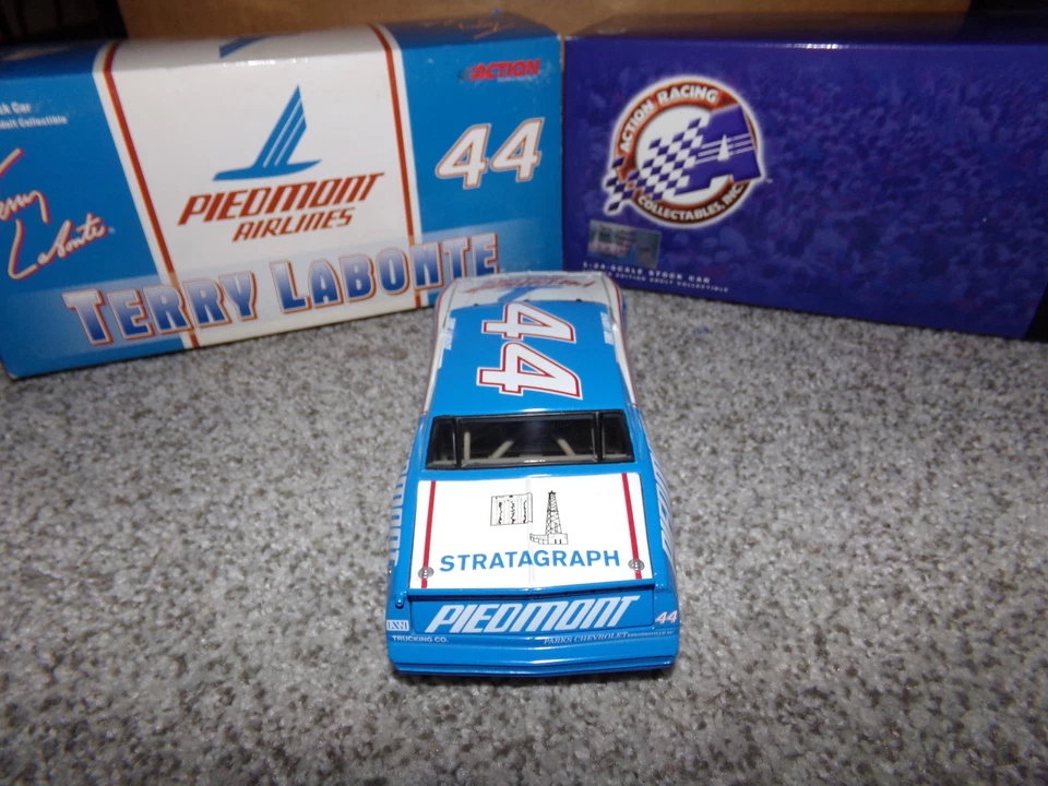 1/24 TERRY LABONTE #44 PIEDMONT AIRLINES 1984 ACTION NASCAR DIECAST - Image 4 of 4
