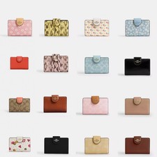 NWT Coach Medium Corner Zip Wallet