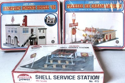 3, HO Building Kits: Model Power Shell Stn; Life-Like Ice Cream DI, Engine House