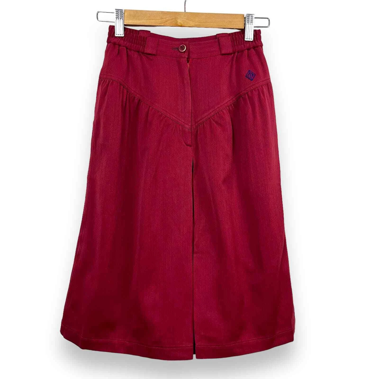 Short culotte vintage Christian Dior femme petit rouge taille goutte jambe large