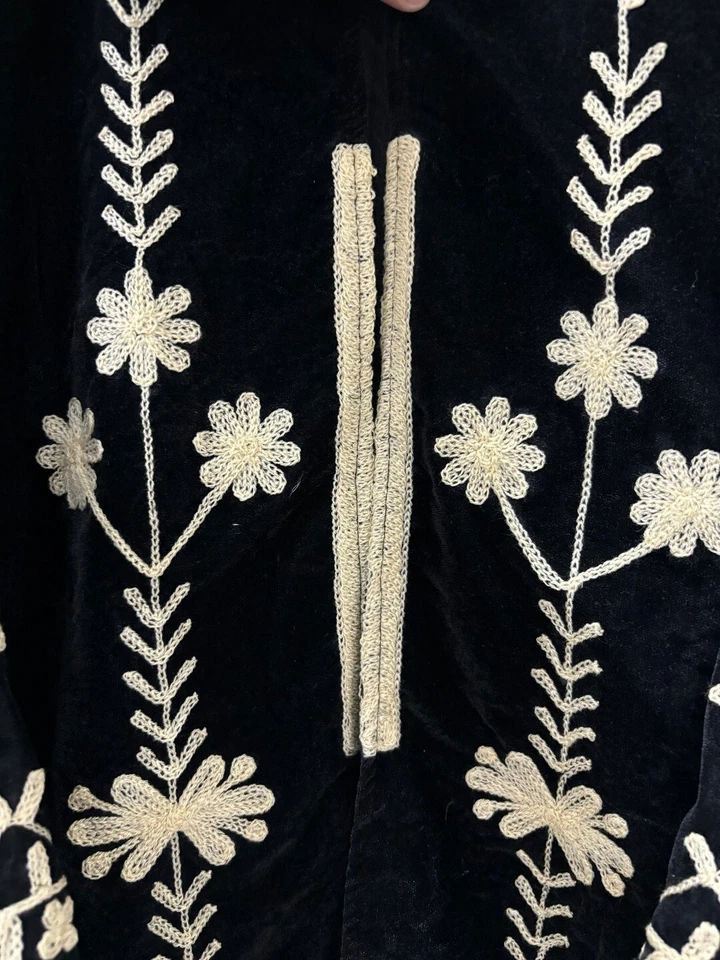 Abrigo Suzani Terciopelo Negro/Chaqueta Bordada Larga/Abrigo Boho Hecho a Mano Mujer Regalo Foto 3 de 4