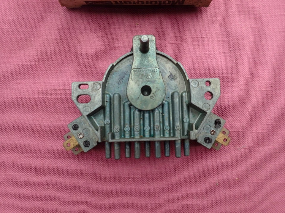 Ford 1973-74, interruptor de puerta amortiguador de aire acondicionado Mercury, ¡nuevo en stock! D3AH-19B919-AA LTD Marquis Foto 2 de 4