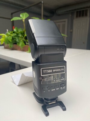 Neewer TT560 Flash Speedlite for DSLR Cameras with Standard