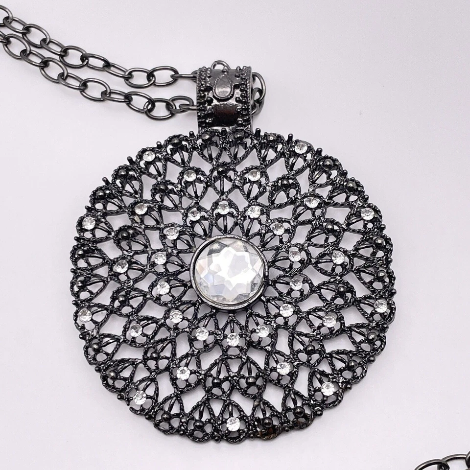 Collar Cadena Colgante Gris Redondo Daisy Fuentes Grande Trabajo Abierto Moderno Elegante Foto 3 de 4