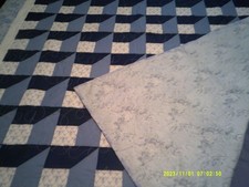 Twin Size pieced Quilt Reversible multicolor