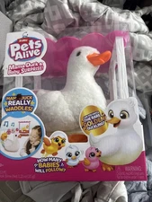 NEW Zuru Pets Alive Mama Duck & Baby Surprise -chance to get the golden duckling