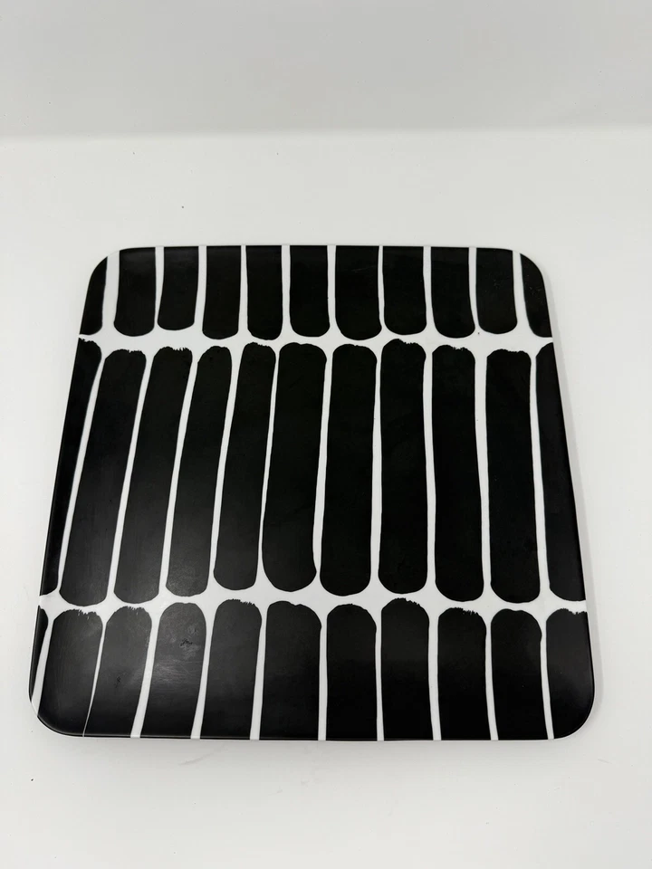 Bandeja cuadrada MARIMEKKO Target melamina 12,5 pulgadas blanco y negro Foto 2 de 4