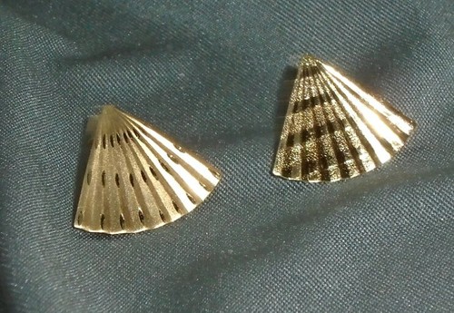 Attractive 14K Yellow Gold Fan Earrings