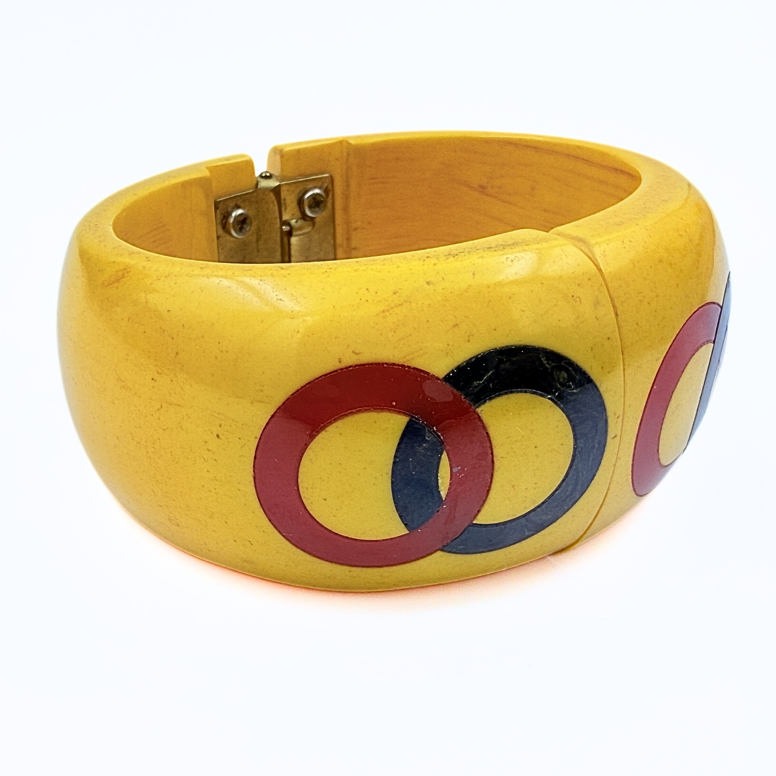 Charming Yellow Bakelite Interlocking Rings Clamp… - image 6