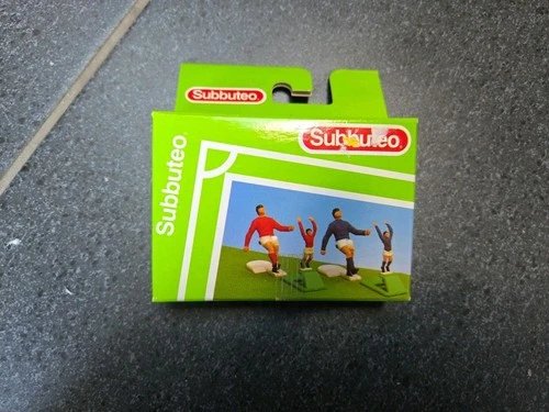 Subbuteo Red & Blue Corner Kicker And Throw In Players 61133